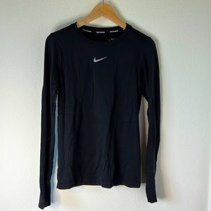 nike long sleeve shirt with thumb holes